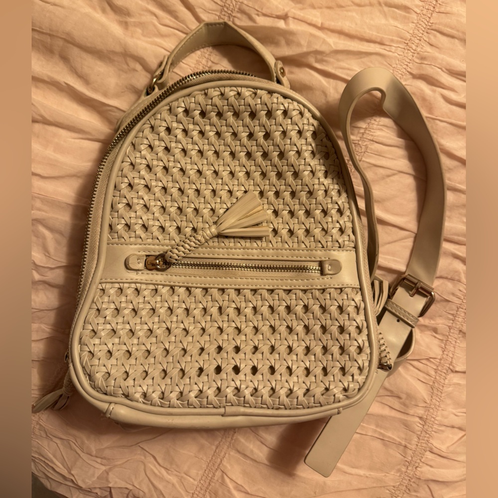 Cream Backpack
Cream crossbody bag
Blue instax polaroid with case